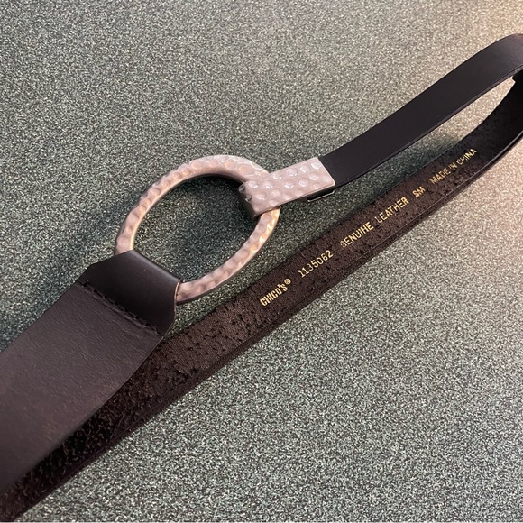 Chico’s Black Hammered Silver Latch Adjustable Genuine Leather Sz. Small - Picture 2 of 11